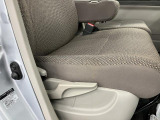 運転席シートに、しわ・へたりがあります。