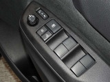 電動格納式ドアミラー・パワーウインドウを装備しています。