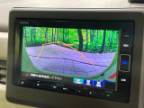 【バックカメラ】駐車時に後方がリアルタイム映像で確認できます。大型商業施設や立体駐車場での駐車時や、夜間のバック時に大活躍!運転スキルに関わらず、今や必須となった装備のひとつです!