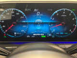 専用のコールセンターに経験豊かなオペレーターが、24時間365日待機。万一の車両トラブルなどが発生した場合、お電話一本で応急処置や車両のけん引、ドライバーや同乗者の方の移動手段手配などサポート。