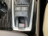 電動パーキングブレーキ&ブレーキホールド☆HOLDスイッチを押しシステムONの状態にしておくことで渋滞や信号待ちなどでブレーキを踏んで停止した時保持してくれる。