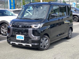 力強いフロントマスクと角型の造形が目を引き、ボディ各所の引き締まったアクセントも印象的です。存在感のある佇まいで、街中でも見つけやすい一台です。