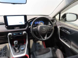 見通しのよいすっきりとした視界で、誰でも運転しやすいです。運転のしやすさは疲れにくさにも繋がりますよ♪