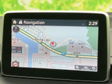 地図を画面いっぱいに表示でき、道路や周辺施設を確認しながら目的地までの道順を把握しやすいナビゲーションです。日々の移動先検索にも活用いただけます。