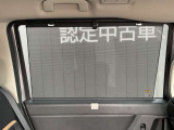 ロールアップ式のサンシェードが付いております!日差しが強い日には必需品!!!