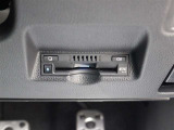 ETC車載器はビルトインタイプですっきり収納され、見た目も使い勝手も満足のアイテムです。
