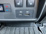 後部座席用式&USB電源ソケット