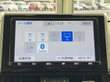 AM・FMやディスク、Bluetoothなど複数の音源を選べる画面を備え、用途に合わせて使い分けできます。表示がまとまり、選択肢を確認しやすいのも便利です。