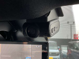 【ドライブレコーダー搭載車!】 前方と車内と後方を録画できるドライブレコーダーも装着されていますので安心して快適なドライブが楽しめますね。