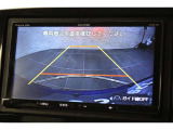 バックカメラが装備されており、後方の安全確認はもちろんのこと狭い場所での駐車や雨の日・夜間など視界の悪いコンディションでのストレスの軽減にもなります!