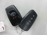 ドアハンドルでキー操作ができるスマートエントリーです。更に、乗車前にエアコン操作ができるリモートエアコンシステムも