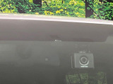 【トヨタセーフティセンス】走行中に前方の車両等を認識し、衝突しそうな時は警報とブレーキで衝突回避と被害軽減をアシスト。より安全にドライブをお楽しみいただけます。