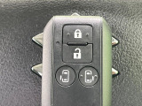 【キーレス】少し離れた場所からでもボタン一つでドアの開錠・施錠ができるのでとっても便利!ドアの鍵穴周りに傷をつけることもありません♪