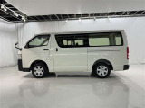 色は人気のホワイトです。