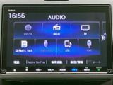 音楽やラジオなど、複数のメディアを画面から選べるオーディオメニューです。アイコンと文字で項目が整理されており、使いたい音源を見つけやすい構成です。