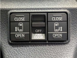 両側パワースライドドア付きだから、狭い駐車スペースなどでの 乗り降りラクラク!小さなお子さまのいるご家庭には嬉しい装備。