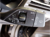 【ドライバーコックピット】人間工学に基づきドライバー中心にすべての操作パネルを設計。ドライバーが直感的に操作できる様にドライバー側にわずかに傾斜。常に運転に最適な姿勢/視線を保つ事が出来ます!