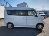 スライドドアなので乗り降りや荷物の積み下ろしも楽々です★