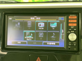 FMやテレビ、CD、iPodなどの選択項目が画面に並び、使いたい音源を確認しやすい表示です。Bluetooth AudioやAUXなども選べるため、用途に応じて切り替えてお使いいただけます。