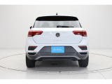 【リヤスタイル】目を引くテールランプと「T-Roc」のエンブレムが存在感をより一層高めています