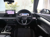 内装はシンプルに使い勝手を考え作られています。お車を運転する感覚をダイレクトに体感して頂けます。室内も広くロングドライブにも快適にお過ごしいただけます。