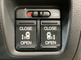 【両側パワースライドドア】両側がパワースライドドアになっており、運転席のスイッチやスマートキーでも開閉が可能です!開口部も広いので乗り降りも楽々♪