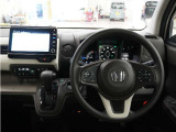 運転にかかわる様々な操作を安全に行えるように視点移動が少なく、操作性に配慮されたスイッチ類が凝縮されたコクピットです。