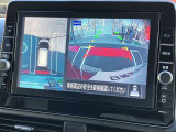まるで真上から見ているような、視認性の良いアラウンドビューモニターです。駐車が苦手な方でもこれでらくらく駐車できますよ。