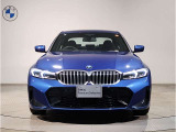 【キドニーグリル】BMWは約90年もの間、ほぼ全ての車両にひと目でBMWだと分かるこの特徴的なフロントグリルが備えられ、デザイン・アイコンとして親しまれてきました。