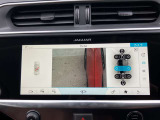カメラの切り替えで車庫入れも安心で見やすくなっております。