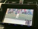 テレビ映像を表示できる画面を備えており、停車中にニュースや番組を視聴したいときにも活用できます。画面内の表示も確認しやすく、休憩時間を車内で過ごす際に便利な装備です。