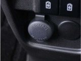 【12V電源】USBポートなどを追加することができます。