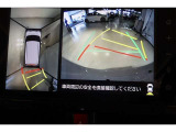 パノラミックビューモニター付きです。車両を上から見たような映像をディスプレイオーディオ画面に表示。運転席からの目視だけでは見にくい、車両周辺の状況をリアルタイムでしっかり確認できます。