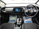 運転にかかわる様々な操作を安全に行えるように視点移動が少なく、操作性に配慮されたスイッチ類が凝縮されたコクピットです。