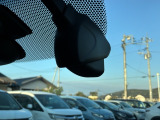 万が一の時に頼もしいドライブレコーダーをフロントとリアに装備♪