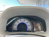 速度計と表示部が運転席正面にまとまり、走行中に必要な情報を確認しやすい配置です。視認性に配慮された見やすい構成で、毎日の運転をサポートします。