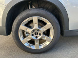 MINIのアイコンでもある、丸目のヘッドライト。高いデザイン性でMINIをよりお洒落に見せてくれます!