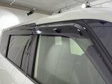 ★ドアバイザー★雨天時に窓を開けても濡れにくく車内に雨が入り込むのを防ぎながら換気ができます(^^♪