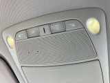 優しいルームランプが車内を照らしてくれます。