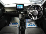 運転にかかわる様々な操作を安全に行えるように視点移動が少なく、操作性に配慮されたスイッチ類が凝縮されたコクピットです。