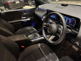 メルセデス・ベンツの定める厳しい基準をクリアしたお車のみをご案内させて頂きます。納車前整備はメーカー規定に基づき100項目以上にも及ぶ点検を熟練のメカニックによって行いご納車させて頂きます。