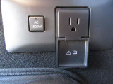 AC100V・1500W電源をラゲッジルームに装備。アウトドア用品や電化製品にも活用でき、車外での活動シーンを広げてくれる便利な装備です。