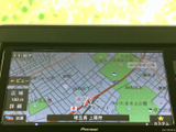 現在地周辺の道路や施設を地図上で確認でき、目的地までの道順を把握する際に便利です。縮尺や表示範囲を調整しながら周辺状況を確認できるため、初めての場所への移動にも役立ちます。