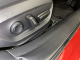 パワーシート搭載。微妙な調整が手軽にでき、ピッタリのポジションで運転することが可能です。