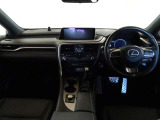 【メーター廻り】シンプルで飽きないデザイン、運転中も視界の邪魔にならない構造になっているので運転に支障もありません♪