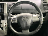 【純正革巻きステアリング】上質な革を使用することで、手にしっかり馴染みとても運転しやすいハンドルです♪