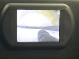 ●サイドカメラ:左側面の視界が写し出されます!狭い道路での走行や駐車ラインの確認などにも役立ちます!