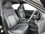 高いホールド性で運転姿勢が安定します。長距離ドライブでも疲れにくいのが魅力です。快適なドライビングライフをお送りください♪
