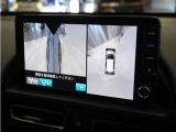 ◆マルチビューカメラシステム◆運転席から見づらい前後左右を、ナビ画面の映像で確認。見通しの悪い交差点や狭い道でのすれ違い、駐車などをサポートします。