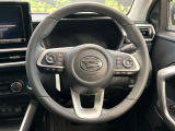 インテリアに合わせたデザインのステアリングは、運転される方のことも考え、運転しやすい形状、大きさです。是非一度、実際に触ってお確かめください。